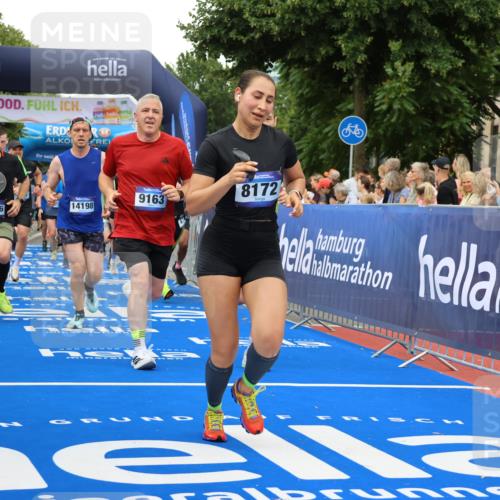 29.06.2025 - hella hamburg halbmarathon Strokosch-Dieckow http://msf.ph/oto/8350780 29.06.2025 10:52:48 Ziel 1257, 1258, 1657, 2099, 2287, 2444, 2814, 2910, 3999, 4557, 4558, 4770, 5077, 5116, 5169, 5194, 8139, 8172, 8720, 8955, 9065, 9163, 9869, 10724, 10811, 11217, 11992, 12482, 14198, 14286, 14805, 16467, 17198, 18331, 19244 meine-sportfotos.de