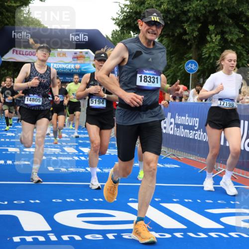 29.06.2025 - hella hamburg halbmarathon Strokosch-Dieckow http://msf.ph/oto/8350840 29.06.2025 10:52:46 Ziel 1257, 1258, 1657, 2099, 2287, 2444, 2814, 2910, 3999, 4557, 4558, 5077, 5116, 5169, 5194, 7475, 8172, 8720, 8955, 9065, 9163, 9869, 10724, 10811, 11217, 11459, 11992, 12482, 14122, 14198, 14286, 14805, 16467, 17198, 18331, 19244 meine-sportfotos.de