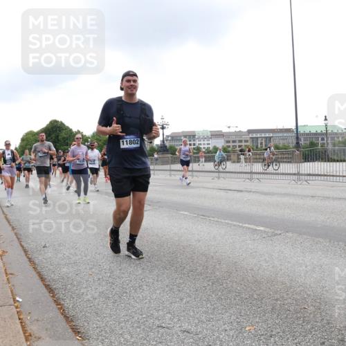 29.06.2025 - hella hamburg halbmarathon Lena Gebhardt http://msf.ph/oto/8350865 29.06.2025 10:47:57 Lombardsbrücke 1639, 11802, 1045, 1157, 1174, 1175, 1246, 1392, 1434, 1618, 1639, 1701, 1926, 2037, 2163, 2197, 2418, 2491, 2545, 2650, 2704, 2790, 2882, 2958, 3049, 3339, 3468, 3504, 3679, 3933, 4037, 4327, 4423, 4856, 5585, 5621, 5622, 5886, 5952, 7240, 7393, 7394, 7427, 7916, 7970, 8077, 8270, 8310, 8521, 8550, 8774, 9356, 9687, 9696, 9697, 9921, 10145, 10658, 10777, 10794, 10991, 11351, 11458, 11548, 11730, 11738, 11742, 11781, 11802, 11909, 12431 meine-sportfotos.de