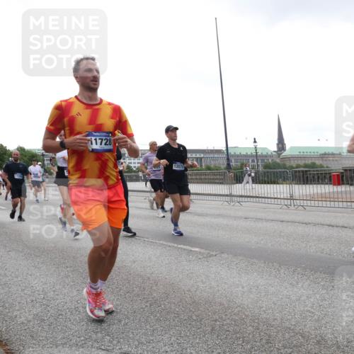 29.06.2025 - hella hamburg halbmarathon Lena Gebhardt http://msf.ph/oto/8350888 29.06.2025 10:38:41 Lombardsbrücke 4310, 5617, 9004, 17250, 11728, 756, 12075, 56, 1232, 1390, 1451, 1457, 1596, 1721, 1742, 1791, 2113, 2151, 2498, 2524, 2534, 2576, 2660, 2693, 3010, 3094, 3095, 3216, 3286, 3307, 3323, 3338, 3635, 3636, 3716, 3726, 3777, 3841, 3927, 4028, 4139, 4155, 4159, 4257, 4259, 4260, 4316, 4320, 4883, 4964, 5085, 5089, 5155, 5300, 5617, 5684, 5735, 5913, 6200, 6695, 6696, 6751, 6875, 6930, 7117, 7148, 7263, 7371, 7561, 7692, 7849, 7868, 8367, 8783, 9708, 10554 meine-sportfotos.de