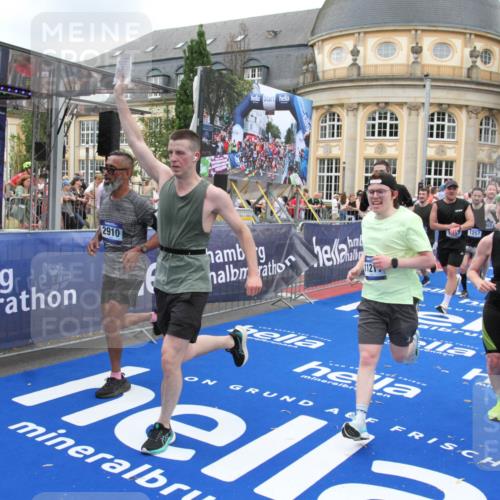 29.06.2025 - hella hamburg halbmarathon Michael Strokosch http://msf.ph/oto/8350921 29.06.2025 10:52:55 Ziel 1257, 1258, 1657, 2099, 2444, 2814, 2910, 4557, 4558, 4770, 5077, 5169, 8139, 8172, 8720, 8955, 9065, 9163, 10724, 10811, 11217, 11992, 14198, 14286, 17198 meine-sportfotos.de
