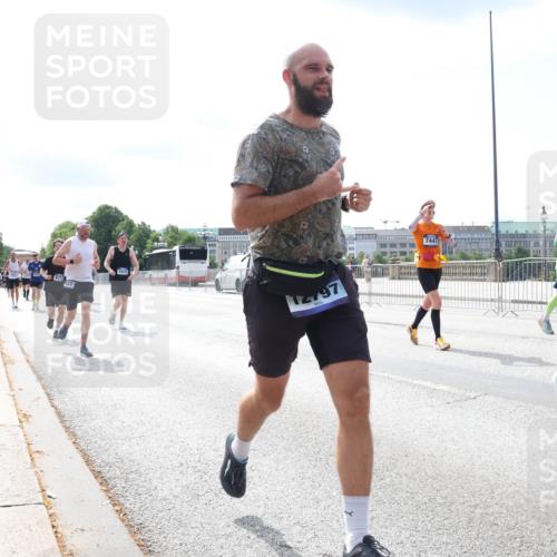 29.06.2025 - hella hamburg halbmarathon Lena Gebhardt http://msf.ph/oto/8350977 29.06.2025 10:13:46 Lombardsbrücke 6717, 531, 5631, 12797, 7447, 2359, 1007, 1131, 1480, 1859, 2055, 2359, 2721, 2904, 2961, 2987, 3729, 4001, 4187, 4795, 4950, 4962, 5232, 5546, 5631, 5719, 6026, 6710, 6717, 6724, 7346, 7446, 7447, 7460, 7462, 7913, 8279, 8673, 9128, 9527, 9612, 9631, 10442, 10443, 10977, 11441, 11987, 12313, 12492, 12797, 12928, 12929, 13331, 13928, 15085, 15482, 15663, 15721, 15722, 15922, 16491, 17439, 17472, 17474, 17985, 18041, 18222, 18231 meine-sportfotos.de