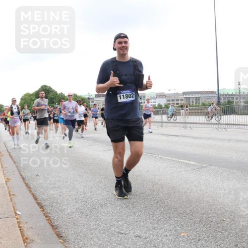 29.06.2025 - hella hamburg halbmarathon Lena Gebhardt http://msf.ph/oto/8351021 29.06.2025 10:47:57 Lombardsbrücke 11802, 1045, 1157, 1174, 1175, 1246, 1392, 1434, 1618, 1639, 1701, 1926, 2037, 2163, 2197, 2418, 2491, 2545, 2650, 2704, 2790, 2882, 2958, 3049, 3339, 3468, 3504, 3679, 3933, 4037, 4327, 4423, 4856, 5585, 5621, 5622, 5886, 5952, 7240, 7393, 7394, 7427, 7916, 7970, 8077, 8270, 8310, 8521, 8550, 8774, 9356, 9687, 9696, 9697, 9921, 10145, 10658, 10777, 10794, 10991, 11351, 11458, 11548, 11730, 11738, 11742, 11781, 11802, 11909, 12431 meine-sportfotos.de