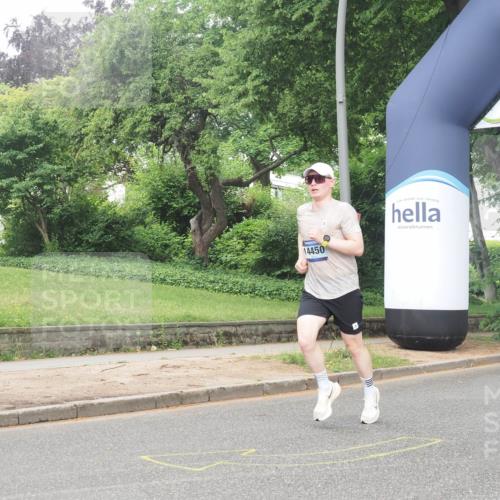 29.06.2025 - hella hamburg halbmarathon KatJ http://msf.ph/oto/8351050 29.06.2025 10:21:16 Zwischen KM18-KM19 3955, 4129, 5187 meine-sportfotos.de