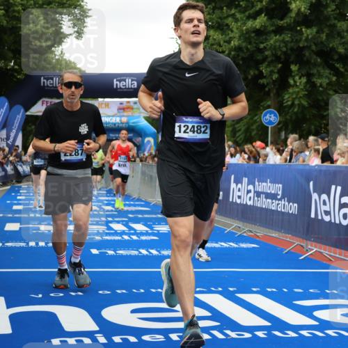 29.06.2025 - hella hamburg halbmarathon Strokosch-Dieckow http://msf.ph/oto/8351067 29.06.2025 10:52:43 Ziel 1657, 2287, 2346, 2444, 2670, 2814, 2910, 3952, 3999, 5077, 5116, 5169, 5194, 7475, 8172, 9065, 9163, 9869, 10115, 10811, 11217, 11459, 11689, 11992, 12450, 12482, 13051, 14122, 14198, 14286, 14805, 16467, 17198, 18331, 19244 meine-sportfotos.de