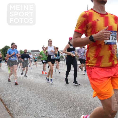 29.06.2025 - hella hamburg halbmarathon Lena Gebhardt http://msf.ph/oto/8351072 29.06.2025 10:38:42 Lombardsbrücke 5617, 43, 17250, 12577, 568, 3216, 8471, 3323, 172, 56, 1232, 1390, 1451, 1457, 1596, 1721, 1742, 1791, 2113, 2151, 2498, 2524, 2534, 2576, 2660, 2693, 3010, 3094, 3095, 3216, 3286, 3307, 3323, 3338, 3635, 3636, 3726, 3777, 3841, 3927, 4028, 4139, 4155, 4159, 4257, 4259, 4260, 4316, 4320, 4883, 4964, 5085, 5089, 5155, 5617, 5684, 5735, 5913, 6200, 6695, 6696, 6751, 6875, 6930, 7117, 7148, 7263, 7371, 7561, 7692, 7849, 7868, 8367, 8783, 9708, 10554 meine-sportfotos.de