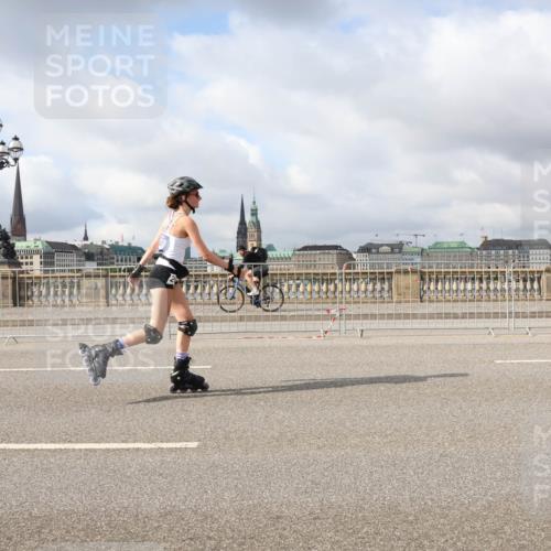 29.06.2025 - hella hamburg halbmarathon Lena Gebhardt http://msf.ph/oto/8351097 29.06.2025 09:09:24 Lombardsbrücke  meine-sportfotos.de