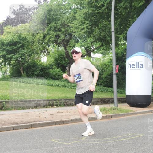 29.06.2025 - hella hamburg halbmarathon KatJ http://msf.ph/oto/8351106 29.06.2025 10:21:16 Zwischen KM18-KM19 3955, 4129, 5187 meine-sportfotos.de