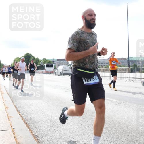 29.06.2025 - hella hamburg halbmarathon Lena Gebhardt http://msf.ph/oto/8351131 29.06.2025 10:13:46 Lombardsbrücke 6717, 531, 5631, 12797, 7447, 1007, 1131, 1480, 1859, 2055, 2359, 2721, 2904, 2961, 2987, 3729, 4001, 4187, 4795, 4950, 4962, 5232, 5546, 5631, 5719, 6026, 6710, 6717, 6724, 7346, 7446, 7447, 7460, 7462, 7913, 8279, 8673, 9128, 9527, 9612, 9631, 10442, 10443, 10977, 11441, 11987, 12313, 12492, 12797, 12928, 12929, 13331, 13928, 15085, 15482, 15663, 15721, 15722, 15922, 16491, 17439, 17472, 17474, 17985, 18041, 18222, 18231 meine-sportfotos.de