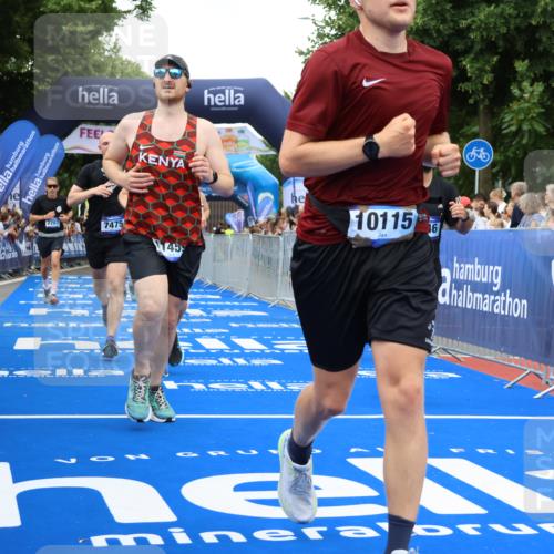 29.06.2025 - hella hamburg halbmarathon Strokosch-Dieckow http://msf.ph/oto/8351172 29.06.2025 10:52:39 Ziel 2287, 2346, 2670, 3952, 3999, 5116, 5169, 5194, 6561, 6562, 7475, 8172, 9739, 9869, 10115, 11459, 11689, 12450, 12482, 13051, 13301, 14122, 14805, 15001, 16467, 17198, 18331, 18982, 19244 meine-sportfotos.de
