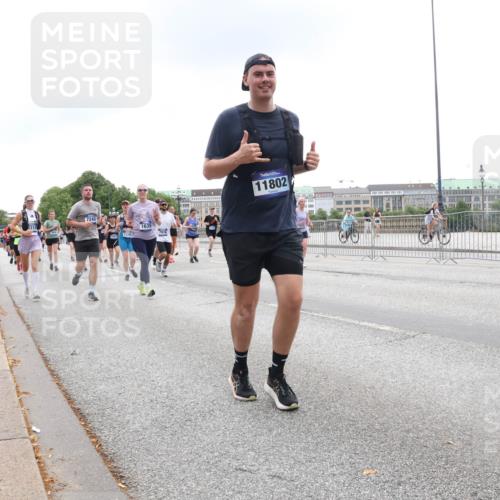 29.06.2025 - hella hamburg halbmarathon Lena Gebhardt http://msf.ph/oto/8351173 29.06.2025 10:47:57 Lombardsbrücke 7240, 1639, 11802, 1045, 1157, 1174, 1175, 1246, 1392, 1434, 1618, 1639, 1701, 1926, 2037, 2163, 2197, 2418, 2491, 2545, 2650, 2704, 2790, 2882, 2958, 3049, 3339, 3468, 3504, 3679, 3933, 4037, 4327, 4423, 4856, 5585, 5621, 5622, 5886, 5952, 7240, 7393, 7394, 7427, 7916, 7970, 8077, 8270, 8310, 8521, 8550, 8774, 9356, 9687, 9696, 9697, 9921, 10145, 10658, 10777, 10794, 10991, 11351, 11458, 11548, 11730, 11738, 11742, 11781, 11802, 11909, 12431 meine-sportfotos.de