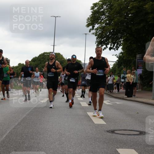 29.06.2025 - hella hamburg halbmarathon Yannick Fuchs http://msf.ph/oto/8351176 29.06.2025 10:52:46 20KM 1642, 1946, 1951, 2027, 2159, 2711, 2855, 5084, 5633, 6208, 6636, 6860, 7659, 8392, 8929, 9156, 9353, 9553, 9555, 9655, 9835, 10268, 10539, 10915, 11808, 12735, 12809, 13407, 13654, 14355, 14631, 14914, 15263, 16206, 16409, 16563, 16922, 16924, 17665, 17782, 17810, 17814, 17839, 17852, 17931, 17967, 18112, 18232, 18556, 18682, 18730, 18833, 18954, 19002, 19003 meine-sportfotos.de