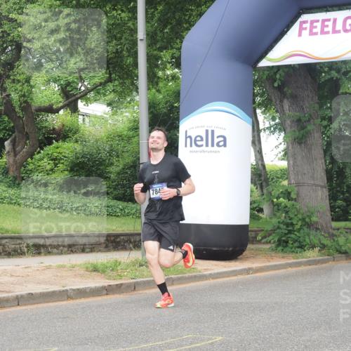 29.06.2025 - hella hamburg halbmarathon KatJ http://msf.ph/oto/8351183 29.06.2025 10:21:18 Zwischen KM18-KM19 3955, 5187, 7845 meine-sportfotos.de