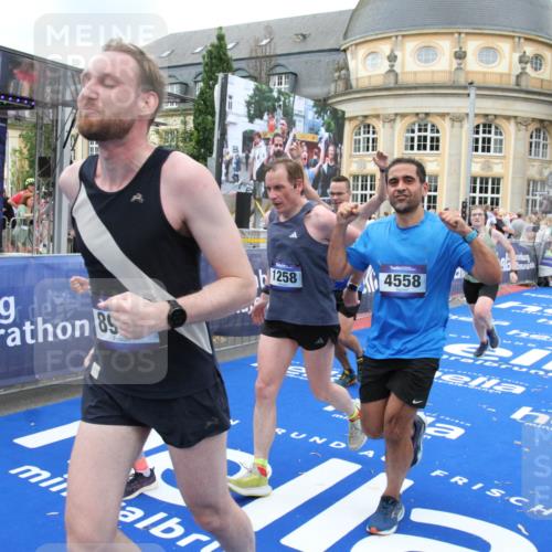 29.06.2025 - hella hamburg halbmarathon Michael Strokosch http://msf.ph/oto/8351202 29.06.2025 10:52:58 Ziel 1257, 1258, 1657, 2099, 2444, 2814, 2910, 4557, 4558, 4770, 5077, 5907, 8139, 8720, 8955, 10724, 10811, 11217, 11992, 12519, 14791, 15430, 18720 meine-sportfotos.de