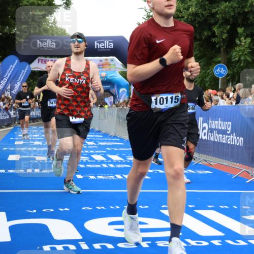 29.06.2025 - hella hamburg halbmarathon Strokosch-Dieckow http://msf.ph/oto/8351203 29.06.2025 10:52:39 Ziel 2287, 2346, 2670, 3952, 3999, 5116, 5169, 5194, 6561, 6562, 7475, 8172, 9739, 9869, 10115, 11459, 11689, 12450, 12482, 13051, 13301, 14122, 14805, 15001, 16467, 17198, 18331, 18982, 19244 meine-sportfotos.de
