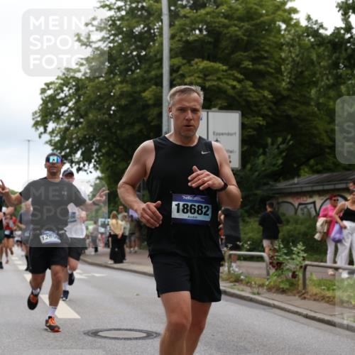 29.06.2025 - hella hamburg halbmarathon Yannick Fuchs http://msf.ph/oto/8351214 29.06.2025 10:52:47 20KM 1285, 1642, 1946, 1951, 2027, 2711, 2855, 5084, 5633, 6208, 6636, 6860, 7476, 7659, 8392, 8929, 9156, 9353, 9553, 9555, 9655, 9835, 10539, 10915, 11808, 12735, 12809, 13407, 14355, 14631, 14914, 15263, 16206, 16409, 16563, 16922, 16924, 17665, 17782, 17810, 17814, 17839, 17852, 17931, 17967, 18112, 18232, 18556, 18682, 18730, 18833, 18954, 19002, 19003 meine-sportfotos.de