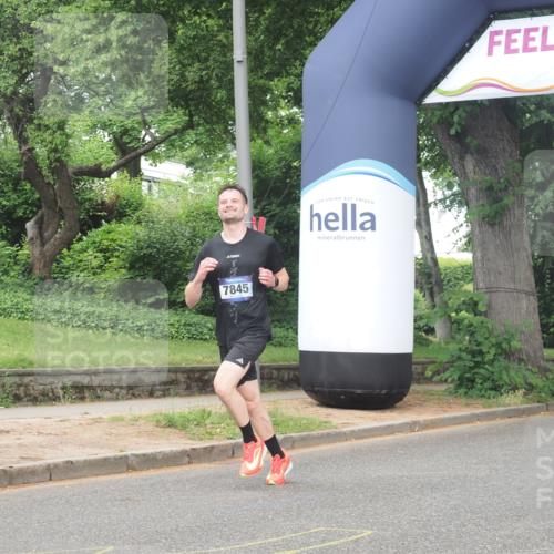 29.06.2025 - hella hamburg halbmarathon KatJ http://msf.ph/oto/8351215 29.06.2025 10:21:18 Zwischen KM18-KM19 3955, 5187, 7845 meine-sportfotos.de