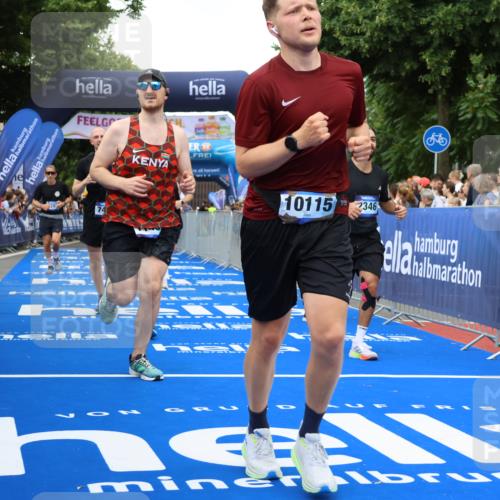 29.06.2025 - hella hamburg halbmarathon Strokosch-Dieckow http://msf.ph/oto/8351227 29.06.2025 10:52:39 Ziel 2287, 2346, 2670, 3952, 3999, 5116, 5169, 5194, 6561, 6562, 7475, 8172, 9739, 9869, 10115, 11459, 11689, 12450, 12482, 13051, 13301, 14122, 14805, 15001, 16467, 17198, 18331, 18982, 19244 meine-sportfotos.de