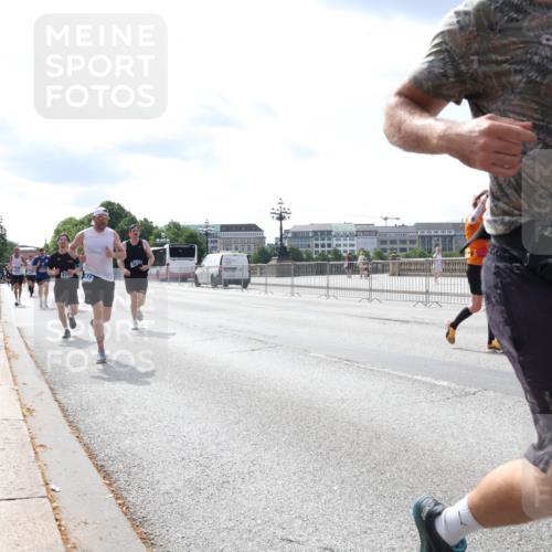 29.06.2025 - hella hamburg halbmarathon Lena Gebhardt http://msf.ph/oto/8351275 29.06.2025 10:13:46 Lombardsbrücke 671, 12797, 1007, 1131, 1480, 1859, 2055, 2359, 2721, 2904, 2961, 2987, 3729, 4001, 4187, 4795, 4950, 4962, 5232, 5546, 5631, 5719, 6026, 6710, 6717, 6724, 7346, 7446, 7447, 7460, 7462, 7913, 8279, 8673, 9128, 9527, 9612, 9631, 10442, 10443, 10977, 11441, 11987, 12313, 12492, 12797, 12928, 12929, 13331, 13928, 15085, 15482, 15663, 15721, 15722, 15922, 16491, 17439, 17472, 17474, 17985, 18041, 18222, 18231 meine-sportfotos.de