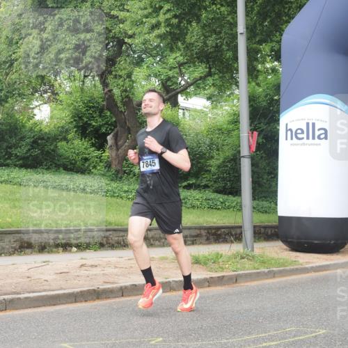 29.06.2025 - hella hamburg halbmarathon KatJ http://msf.ph/oto/8351291 29.06.2025 10:21:19 Zwischen KM18-KM19 3955, 7845 meine-sportfotos.de
