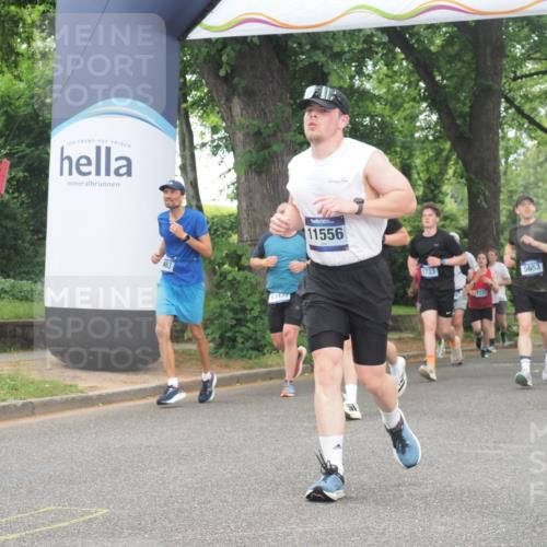 29.06.2025 - hella hamburg halbmarathon KatJ http://msf.ph/oto/8351292 29.06.2025 10:50:56 Zwischen KM18-KM19 1212, 1531, 4945, 5653 meine-sportfotos.de