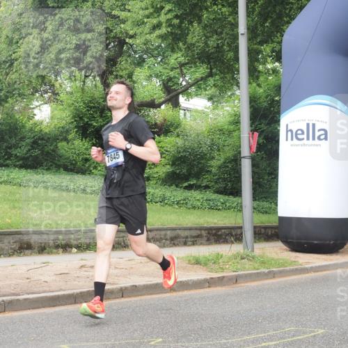 29.06.2025 - hella hamburg halbmarathon KatJ http://msf.ph/oto/8351318 29.06.2025 10:21:19 Zwischen KM18-KM19 3955, 7845 meine-sportfotos.de