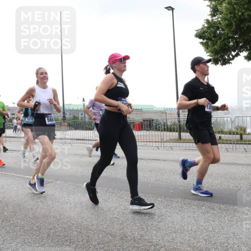 29.06.2025 - hella hamburg halbmarathon Lena Gebhardt http://msf.ph/oto/8351357 29.06.2025 10:38:43 Lombardsbrücke 17250, 3216, 12577, 568, 120, 56, 1232, 1390, 1451, 1457, 1596, 1721, 1791, 2113, 2151, 2498, 2524, 2534, 2576, 2660, 2693, 3010, 3094, 3095, 3216, 3286, 3307, 3323, 3338, 3635, 3636, 3726, 3777, 3841, 3927, 4028, 4139, 4155, 4159, 4257, 4259, 4260, 4316, 4320, 4883, 4964, 5085, 5089, 5155, 5617, 5684, 5735, 5913, 6062, 6200, 6695, 6696, 6751, 6875, 7117, 7148, 7263, 7371, 7561, 7692, 7849, 7868, 8367, 8783, 9708, 10554, 13060 meine-sportfotos.de