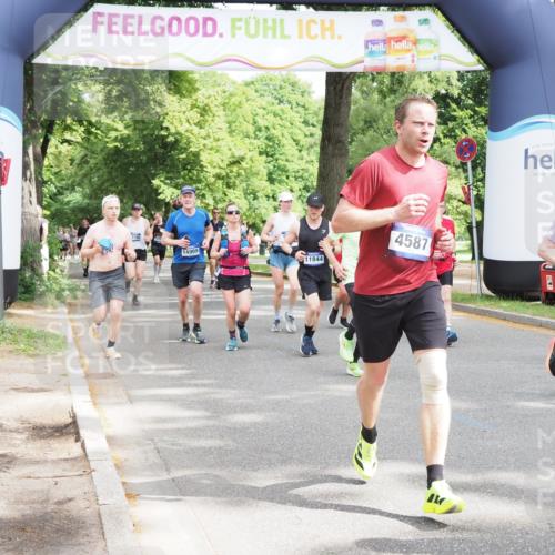 29.06.2025 - hella hamburg halbmarathon MichiJ http://msf.ph/oto/8351454 29.06.2025 10:41:15 Zwischen KM18-KM19 1422, 1442, 2630, 3059, 4587, 6374, 8698, 9922, 11789, 14702, 14909, 15441, 17765, 18380 meine-sportfotos.de