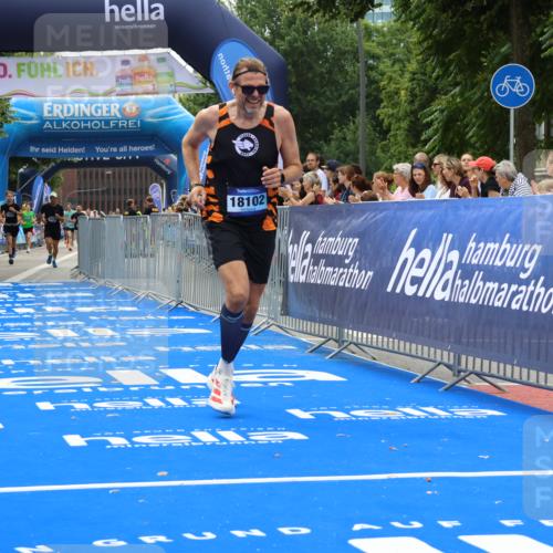 29.06.2025 - hella hamburg halbmarathon Strokosch-Dieckow http://msf.ph/oto/8351458 29.06.2025 10:31:42 Ziel 5187, 7793, 11929, 13606, 13617, 15835, 18102 meine-sportfotos.de