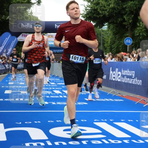 29.06.2025 - hella hamburg halbmarathon Strokosch-Dieckow http://msf.ph/oto/8351469 29.06.2025 10:52:39 Ziel 2287, 2346, 2670, 3952, 3999, 5116, 5169, 5194, 6561, 6562, 7475, 8172, 9739, 9869, 10115, 11459, 11689, 12450, 12482, 13051, 13301, 14122, 14805, 15001, 16467, 17198, 18331, 18982, 19244 meine-sportfotos.de