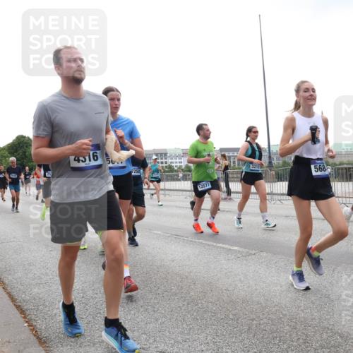 29.06.2025 - hella hamburg halbmarathon Lena Gebhardt http://msf.ph/oto/8351490 29.06.2025 10:38:43 Lombardsbrücke 25, 4316, 50, 7250, 3216, 12577, 568, 332, 56, 1232, 1390, 1451, 1457, 1596, 1721, 1791, 2113, 2151, 2498, 2524, 2534, 2576, 2660, 2693, 3010, 3094, 3095, 3216, 3286, 3307, 3323, 3338, 3635, 3636, 3726, 3777, 3841, 3927, 4028, 4139, 4155, 4159, 4257, 4259, 4260, 4316, 4320, 4883, 4964, 5085, 5089, 5155, 5617, 5684, 5735, 5913, 6062, 6200, 6695, 6696, 6751, 6875, 7117, 7148, 7263, 7371, 7561, 7692, 7849, 7868, 8367, 8783, 9708, 10554, 13060 meine-sportfotos.de
