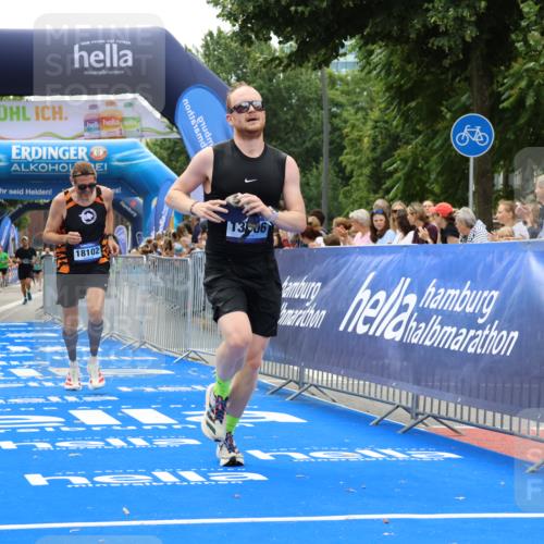 29.06.2025 - hella hamburg halbmarathon Strokosch-Dieckow http://msf.ph/oto/8351495 29.06.2025 10:31:41 Ziel 5187, 7793, 13606, 13617, 15835, 18102 meine-sportfotos.de