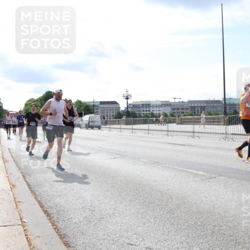 29.06.2025 - hella hamburg halbmarathon Lena Gebhardt http://msf.ph/oto/8351545 29.06.2025 10:13:47 Lombardsbrücke 6717, 631, 7447, 1007, 1131, 1194, 1480, 1859, 2055, 2359, 2721, 2904, 2987, 3729, 4001, 4187, 4795, 4950, 4962, 5232, 5546, 5631, 5719, 6026, 6710, 6717, 6724, 7346, 7446, 7447, 7460, 7462, 7913, 8279, 8673, 9128, 9527, 9612, 9631, 10442, 10443, 10977, 11441, 11987, 12313, 12492, 12797, 12928, 12929, 13331, 13928, 15085, 15482, 15663, 15721, 15722, 15922, 16491, 17439, 17472, 17474, 17985, 18041, 18222, 18231, 18236, 18239 meine-sportfotos.de