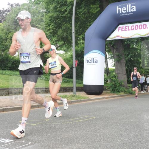 29.06.2025 - hella hamburg halbmarathon KatJ http://msf.ph/oto/8351556 29.06.2025 10:21:20 Zwischen KM18-KM19 3955, 4812, 7845 meine-sportfotos.de