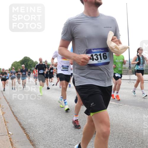 29.06.2025 - hella hamburg halbmarathon Lena Gebhardt http://msf.ph/oto/8351561 29.06.2025 10:38:44 Lombardsbrücke 2576, 9004, 4316, 12577, 3216, 56, 1232, 1390, 1451, 1457, 1596, 1721, 1791, 2113, 2151, 2498, 2524, 2534, 2576, 2660, 2693, 3010, 3094, 3095, 3216, 3286, 3307, 3323, 3338, 3635, 3636, 3726, 3777, 3841, 3927, 4028, 4139, 4155, 4159, 4257, 4259, 4260, 4316, 4320, 4883, 4964, 5085, 5089, 5155, 5617, 5684, 5735, 5913, 6062, 6695, 6696, 6751, 6875, 7117, 7148, 7263, 7371, 7561, 7692, 7849, 7868, 8367, 8783, 9708, 10554, 13060 meine-sportfotos.de