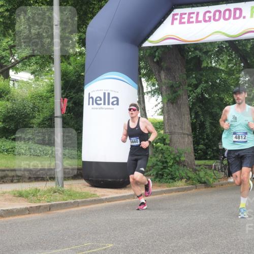 29.06.2025 - hella hamburg halbmarathon KatJ http://msf.ph/oto/8351587 29.06.2025 10:21:21 Zwischen KM18-KM19 3955, 4812, 7845 meine-sportfotos.de