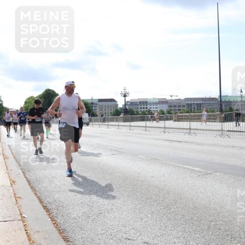 29.06.2025 - hella hamburg halbmarathon Lena Gebhardt http://msf.ph/oto/8351666 29.06.2025 10:13:47 Lombardsbrücke 6717, 744, 1007, 1131, 1194, 1480, 1859, 2055, 2359, 2721, 2904, 2987, 3729, 4001, 4187, 4795, 4950, 4962, 5232, 5546, 5631, 5719, 6026, 6710, 6717, 6724, 7346, 7446, 7447, 7460, 7462, 7913, 8279, 8673, 9128, 9527, 9612, 9631, 10442, 10443, 10977, 11441, 11987, 12313, 12492, 12797, 12928, 12929, 13331, 13928, 15085, 15482, 15663, 15721, 15722, 15922, 16491, 17439, 17472, 17474, 17985, 18041, 18222, 18231, 18236, 18239 meine-sportfotos.de