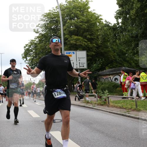 29.06.2025 - hella hamburg halbmarathon Yannick Fuchs http://msf.ph/oto/8351688 29.06.2025 10:52:49 20KM 1285, 1642, 1946, 1951, 2027, 2711, 2855, 5084, 5633, 6208, 6636, 6860, 6997, 7476, 8392, 8929, 9156, 9353, 9553, 9555, 9655, 9835, 10539, 10915, 12809, 13407, 14355, 14375, 14631, 14914, 15263, 15824, 16160, 16206, 16409, 16563, 16922, 16924, 17346, 17665, 17782, 17810, 17814, 17839, 17852, 17931, 17967, 18112, 18232, 18266, 18556, 18682, 18730, 18833, 18954, 19002, 19003 meine-sportfotos.de