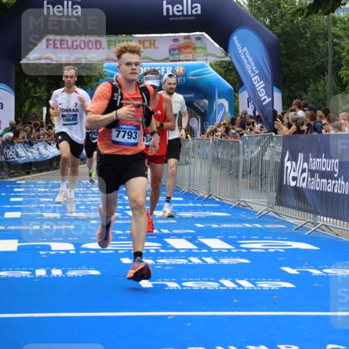29.06.2025 - hella hamburg halbmarathon Strokosch-Dieckow http://msf.ph/oto/8351726 29.06.2025 10:31:37 Ziel 5660, 7793, 12681, 13606, 13617, 15835, 18102 meine-sportfotos.de