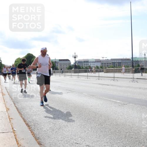 29.06.2025 - hella hamburg halbmarathon Lena Gebhardt http://msf.ph/oto/8351757 29.06.2025 10:13:47 Lombardsbrücke 6717, 631, 744, 1007, 1131, 1194, 1480, 1859, 2055, 2359, 2721, 2904, 2987, 3729, 4001, 4187, 4795, 4950, 4962, 5232, 5546, 5631, 5719, 6026, 6710, 6717, 6724, 7346, 7446, 7447, 7460, 7462, 7913, 8279, 8673, 9128, 9527, 9612, 9631, 10442, 10443, 10977, 11441, 11987, 12313, 12492, 12797, 12928, 12929, 13331, 13928, 15085, 15482, 15663, 15721, 15722, 15922, 16491, 17439, 17472, 17474, 17985, 18041, 18222, 18231, 18236, 18239 meine-sportfotos.de