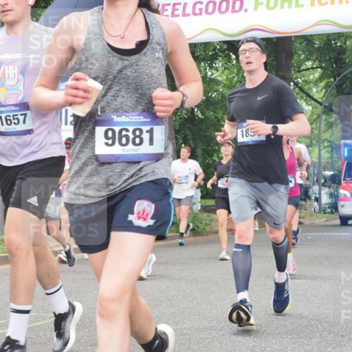 29.06.2025 - hella hamburg halbmarathon KatJ http://msf.ph/oto/8351780 29.06.2025 10:51:00 Zwischen KM18-KM19 1212, 1733, 1851, 2463, 4985, 5653, 7333 meine-sportfotos.de