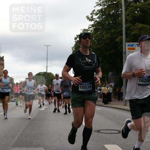 29.06.2025 - hella hamburg halbmarathon Yannick Fuchs http://msf.ph/oto/8351808 29.06.2025 10:52:49 20KM 1285, 1642, 1946, 1951, 2027, 2711, 2855, 5084, 5633, 6208, 6636, 6860, 6997, 7476, 8392, 8929, 9156, 9353, 9553, 9555, 9655, 9835, 10539, 10915, 12809, 13407, 14355, 14375, 14631, 14914, 15263, 15824, 16160, 16206, 16409, 16563, 16922, 16924, 17346, 17665, 17782, 17810, 17814, 17839, 17852, 17931, 17967, 18112, 18232, 18266, 18556, 18682, 18730, 18833, 18954, 19002, 19003 meine-sportfotos.de