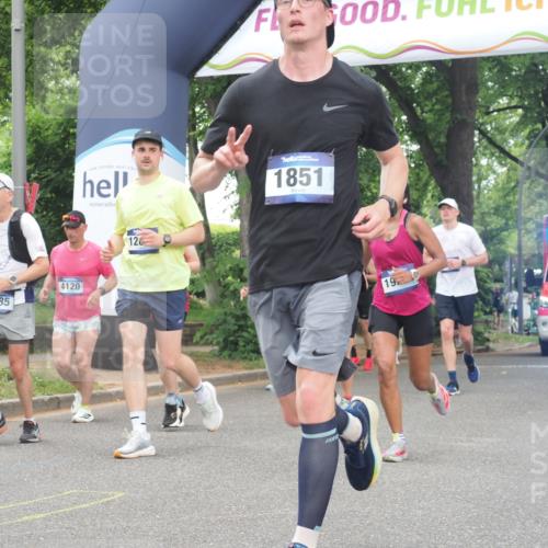 29.06.2025 - hella hamburg halbmarathon KatJ http://msf.ph/oto/8351917 29.06.2025 10:51:00 Zwischen KM18-KM19 1212, 1733, 1851, 2463, 4985, 5653, 7333 meine-sportfotos.de