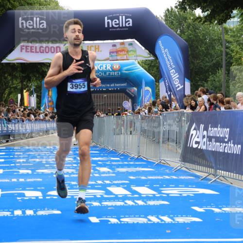 29.06.2025 - hella hamburg halbmarathon Strokosch-Dieckow http://msf.ph/oto/8351991 29.06.2025 10:31:19 Ziel 3955, 4812, 10017, 10298, 11857, 12232, 14450, 14548, 19042, 19118 meine-sportfotos.de