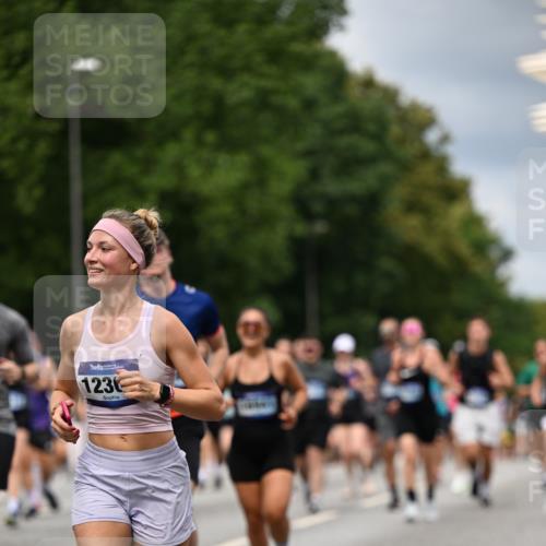 29.06.2025 - hella hamburg halbmarathon Dr. Thomas Lammeyer http://msf.ph/oto/8352006 29.06.2025 10:40:46 Kennedybrücke 1008, 1010, 1224, 3401, 3699, 3895, 4245, 4937, 5171, 5246, 5540, 5747, 5809, 5919, 6184, 6359, 6417, 7632, 8530, 8581, 9229, 9295, 9432, 9694, 9701, 9806, 10123, 10487, 10531, 10577, 10984 meine-sportfotos.de