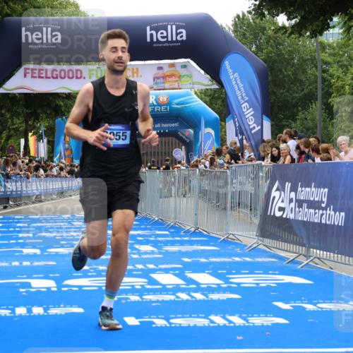 29.06.2025 - hella hamburg halbmarathon Strokosch-Dieckow http://msf.ph/oto/8352067 29.06.2025 10:31:19 Ziel 3955, 4812, 10017, 10298, 11857, 12232, 14450, 14548, 19042, 19118 meine-sportfotos.de