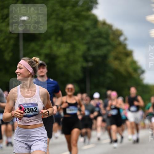 29.06.2025 - hella hamburg halbmarathon Dr. Thomas Lammeyer http://msf.ph/oto/8352077 29.06.2025 10:40:46 Kennedybrücke 1008, 1010, 1224, 3401, 3699, 3895, 4245, 4937, 5171, 5246, 5540, 5747, 5809, 5919, 6184, 6359, 6417, 7632, 8530, 8581, 9229, 9295, 9432, 9694, 9701, 9806, 10123, 10487, 10531, 10577, 10984 meine-sportfotos.de