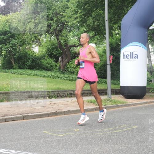 29.06.2025 - hella hamburg halbmarathon KatJ http://msf.ph/oto/8352107 29.06.2025 10:21:25 Zwischen KM18-KM19 1894, 4812, 5660, 7845 meine-sportfotos.de