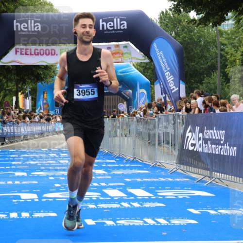 29.06.2025 - hella hamburg halbmarathon Strokosch-Dieckow http://msf.ph/oto/8352129 29.06.2025 10:31:20 Ziel 3955, 4812, 10298, 11857, 12232, 14450, 14548, 19042, 19118 meine-sportfotos.de