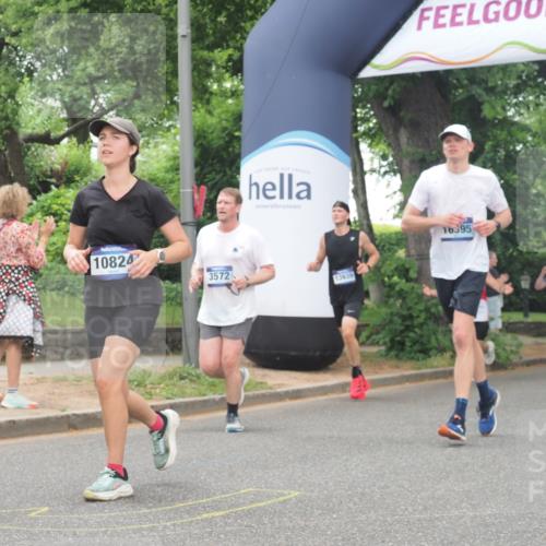 29.06.2025 - hella hamburg halbmarathon KatJ http://msf.ph/oto/8352179 29.06.2025 10:51:02 Zwischen KM18-KM19 1212, 1733, 1851, 2463, 3572, 4120, 4985, 5653, 7333 meine-sportfotos.de